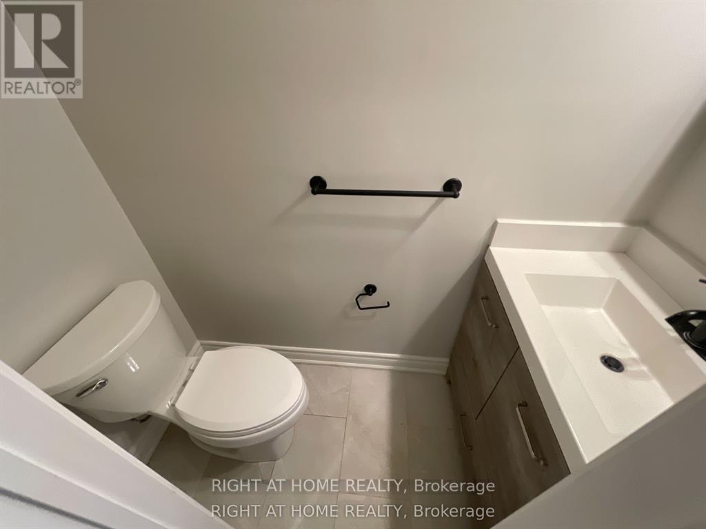 Upper Unit - 139 Riverview Street, Oakville, Ontario  L6L 5P6 - Photo 13 - W12889610