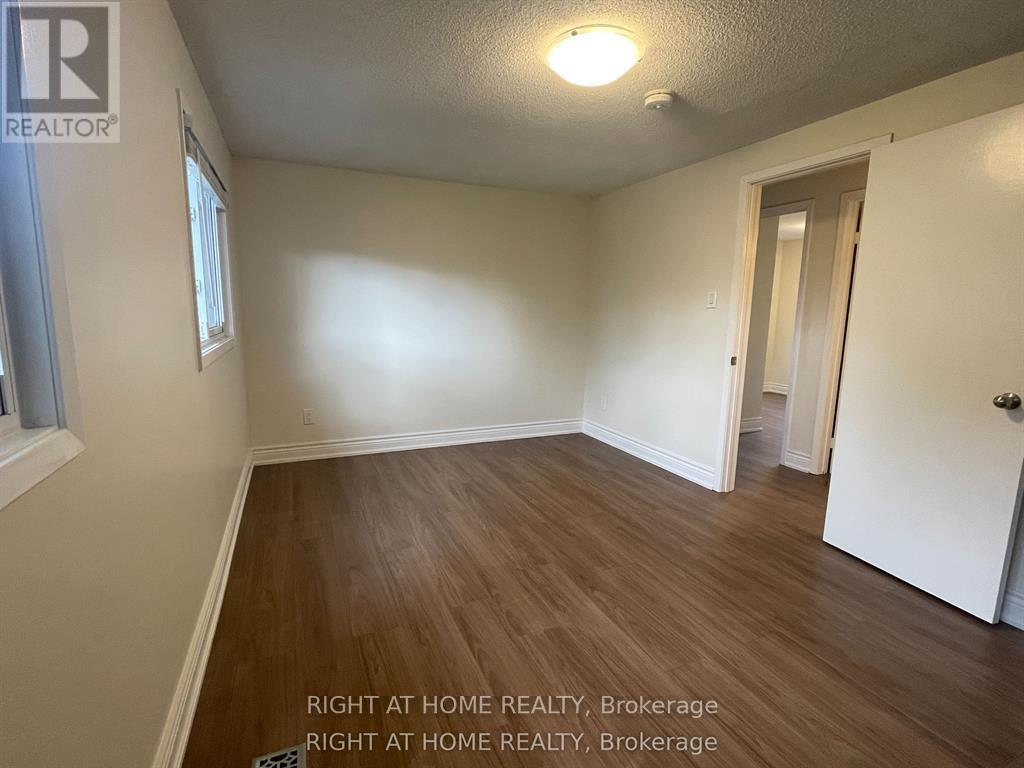 Upper Unit - 139 Riverview Street, Oakville, Ontario  L6L 5P6 - Photo 18 - W12889610