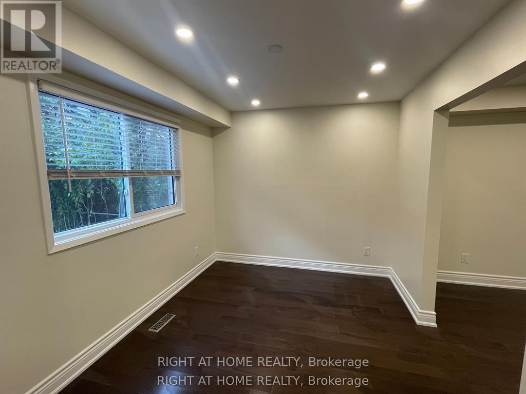 Upper Unit - 139 Riverview Street, Oakville, Ontario  L6L 5P6 - Photo 6 - W12889610