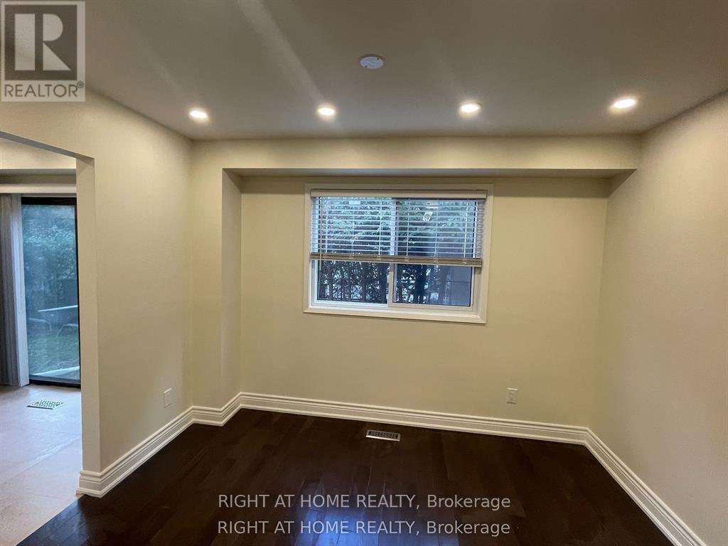 Upper Unit - 139 Riverview Street, Oakville, Ontario  L6L 5P6 - Photo 7 - W12889610