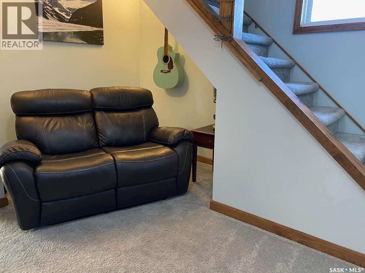 2015 1st Avenue N, Rockglen, Saskatchewan  S0H 3R0 - Photo 31 - SK030591