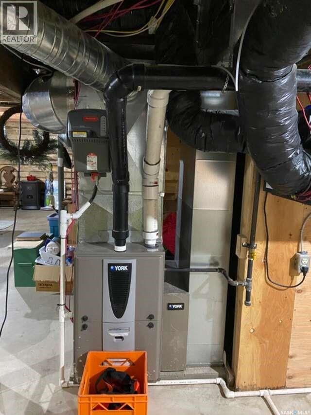 2015 1st Avenue N, Rockglen, Saskatchewan  S0H 3R0 - Photo 37 - SK030591