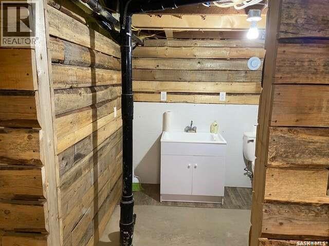 2015 1st Avenue N, Rockglen, Saskatchewan  S0H 3R0 - Photo 41 - SK030591