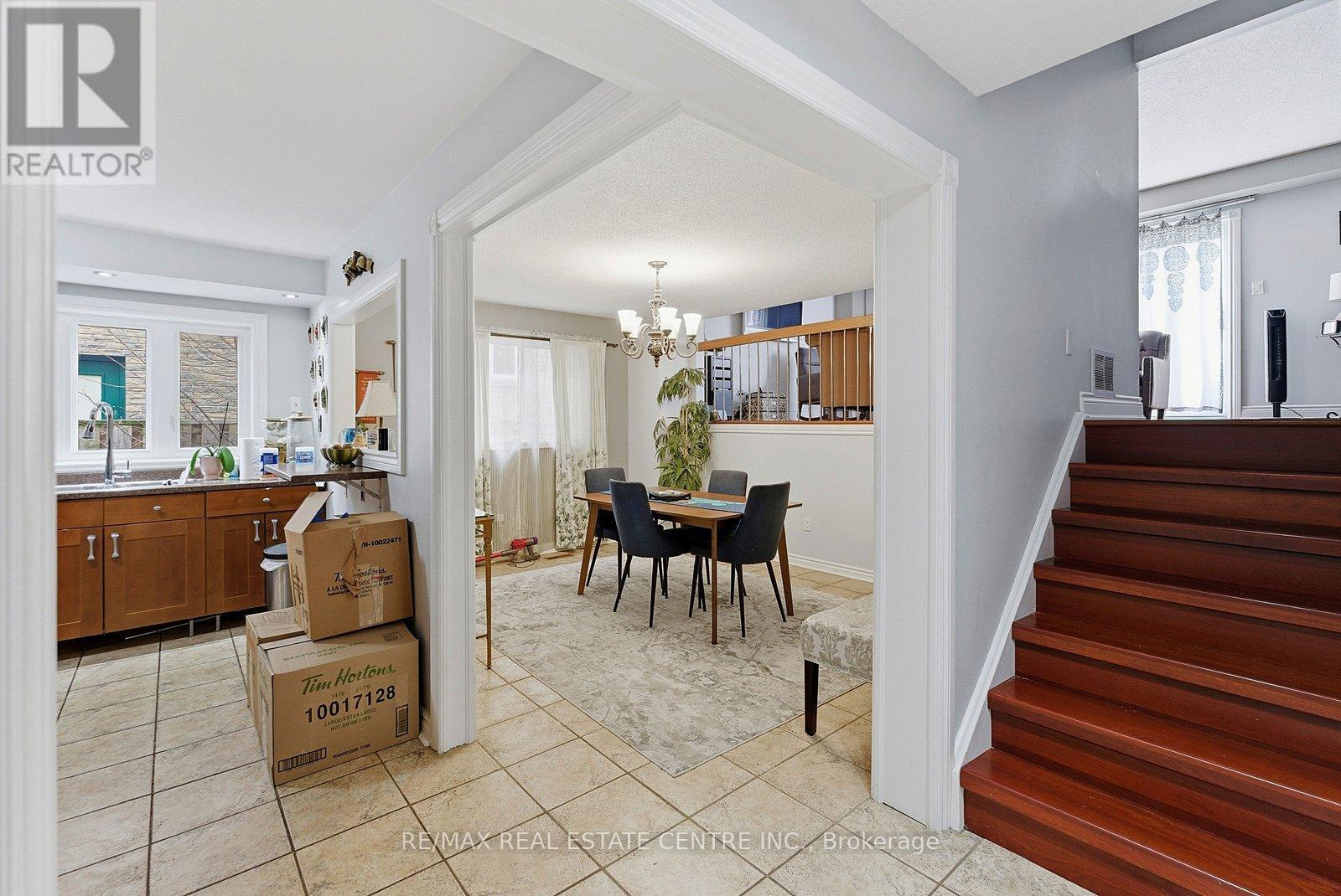 4168 Powderhorn Crescent, Mississauga, Ontario  L5L 3B9 - Photo 6 - W12835328