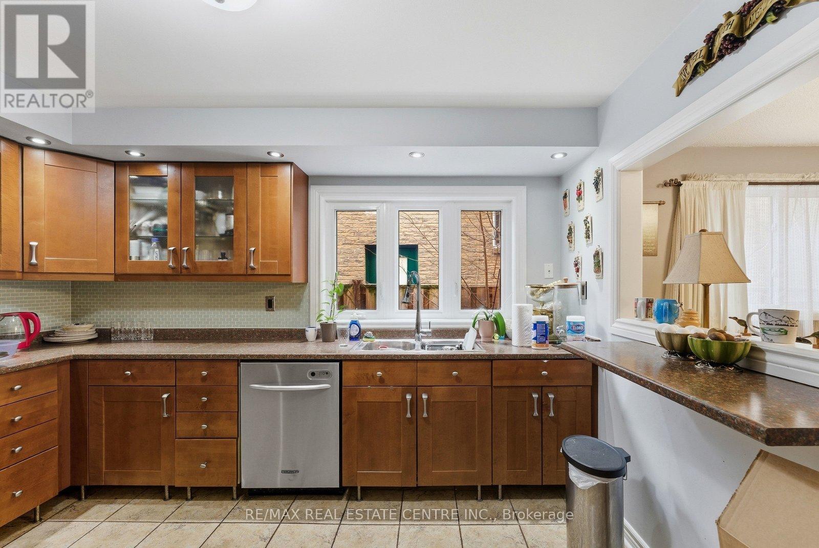 4168 Powderhorn Crescent, Mississauga, Ontario  L5L 3B9 - Photo 9 - W12835328