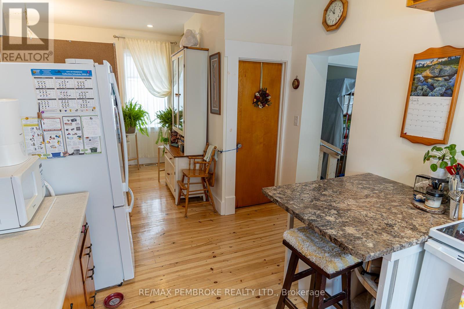 563 Perth Street, Pembroke, Ontario  K8A 6B7 - Photo 10 - X12889648