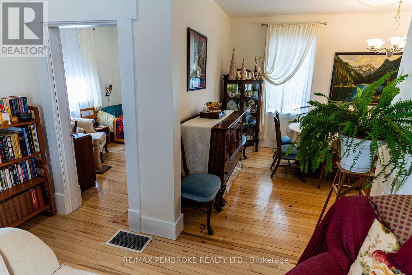 563 Perth Street, Pembroke, Ontario  K8A 6B7 - Photo 15 - X12889648