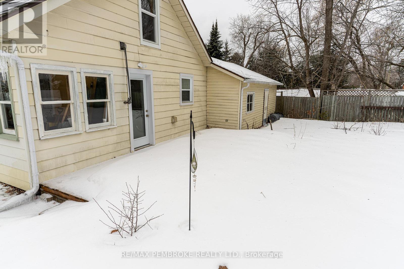 563 Perth Street, Pembroke, Ontario  K8A 6B7 - Photo 39 - X12889648