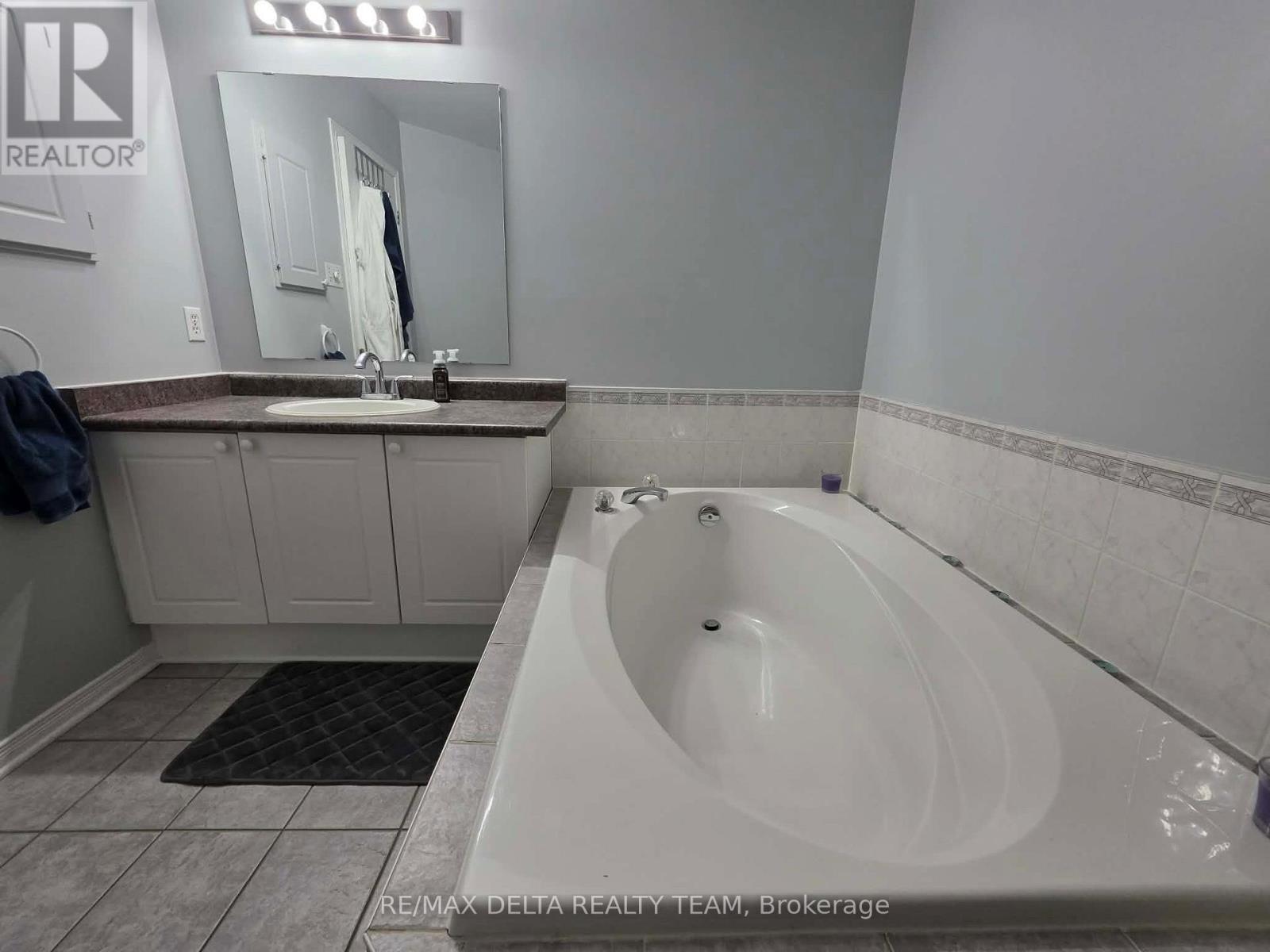 1502 Bonneville Crescent, Ottawa, Ontario  K1C 7N1 - Photo 14 - X12889660