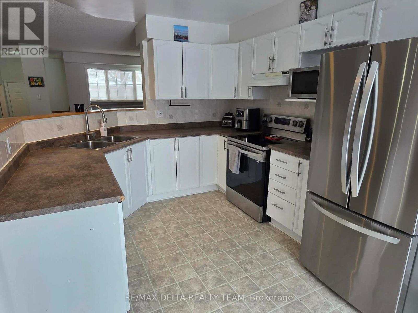 1502 Bonneville Crescent, Ottawa, Ontario  K1C 7N1 - Photo 6 - X12889660