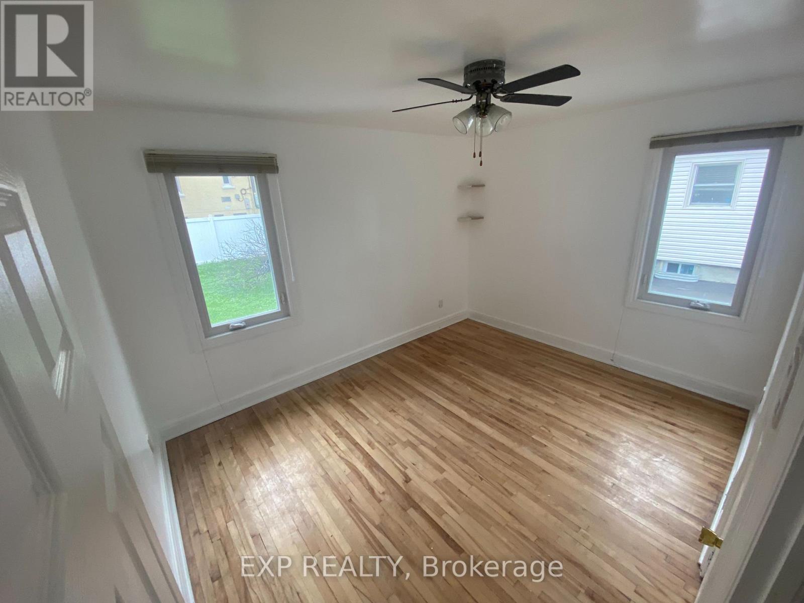 Main - 304 Frontenac Avenue S, Ottawa, Ontario  K1L 6K9 - Photo 4 - X12889666