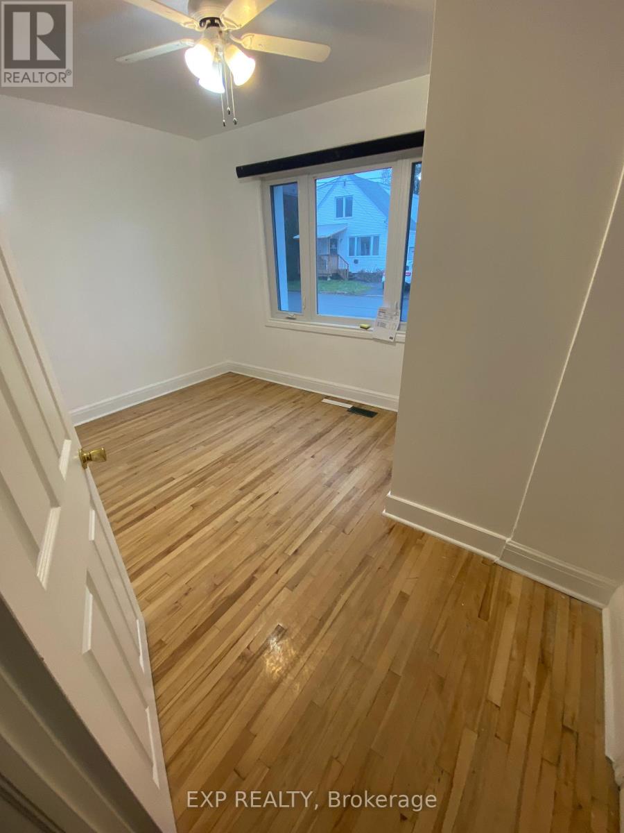 Main - 304 Frontenac Avenue S, Ottawa, Ontario  K1L 6K9 - Photo 5 - X12889666