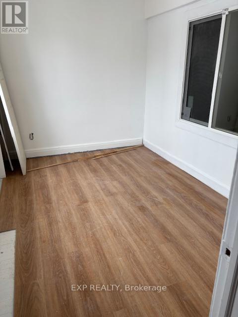 Main - 304 Frontenac Avenue S, Ottawa, Ontario  K1L 6K9 - Photo 6 - X12889666