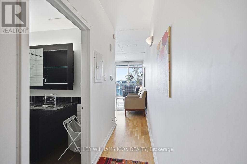 1301 - 324 Laurier Avenue W, Ottawa, Ontario  K1P 0A4 - Photo 12 - X12889676