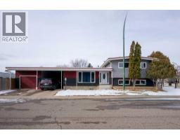 2 Honeysuckle Road N, Lethbridge, Alberta