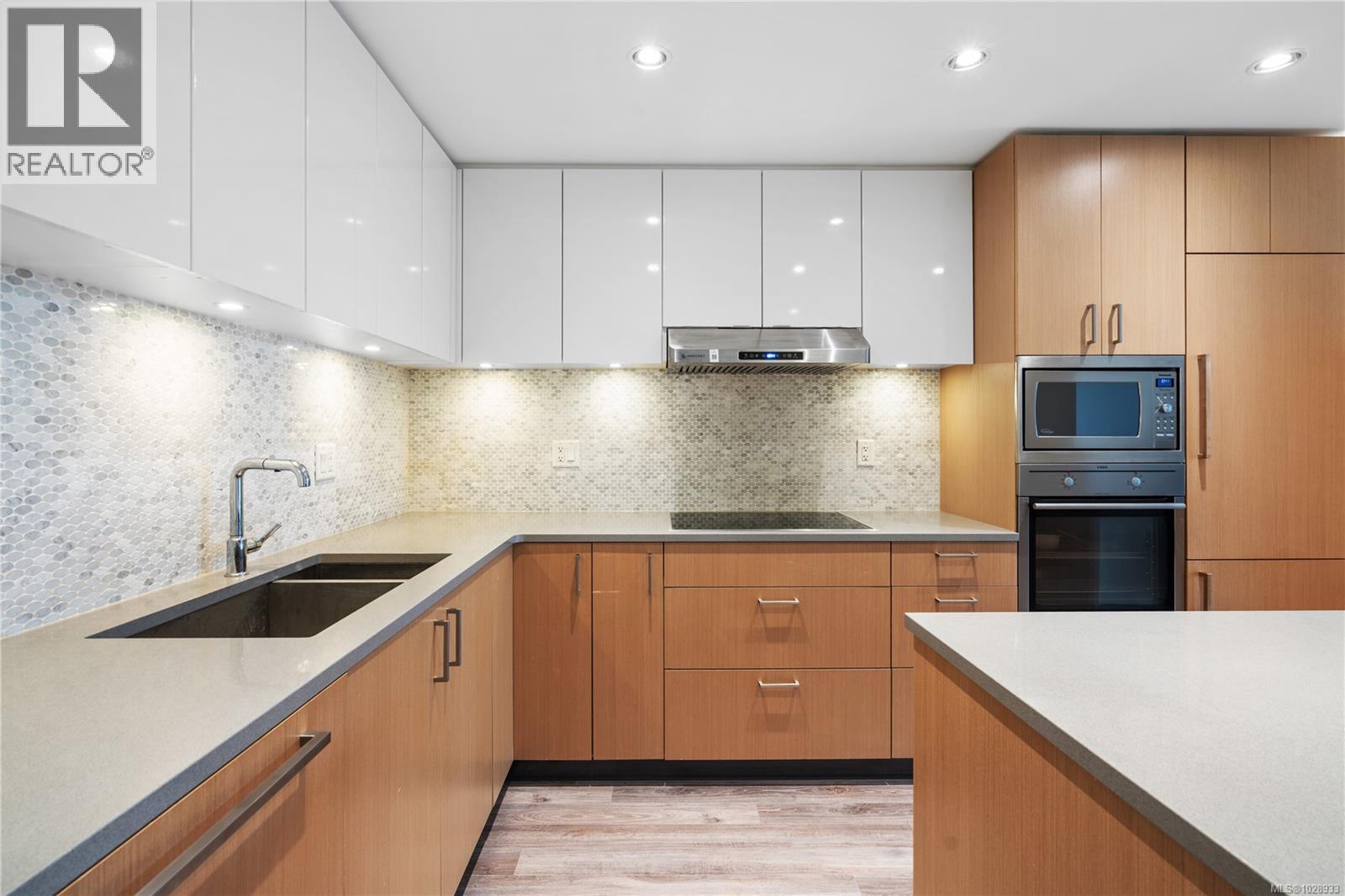 305 838 Broughton St, Victoria, British Columbia  V8W 1E4 - Photo 13 - 1028933