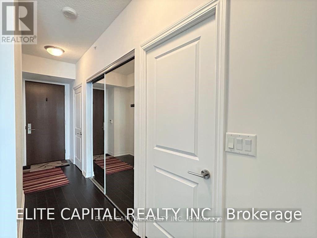 3704 - 386 Yonge Street, Toronto, Ontario  M5B 0A5 - Photo 2 - C12889644