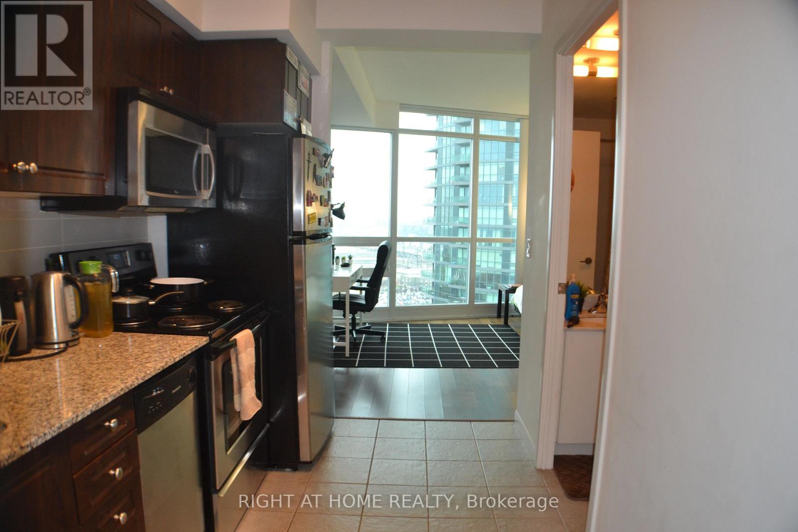 2306 - 215 Fort York Boulevard, Toronto, Ontario  M5V 4A2 - Photo 10 - C12889646