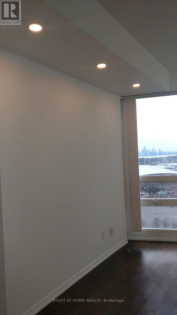 2306 - 215 Fort York Boulevard, Toronto, Ontario  M5V 4A2 - Photo 12 - C12889646