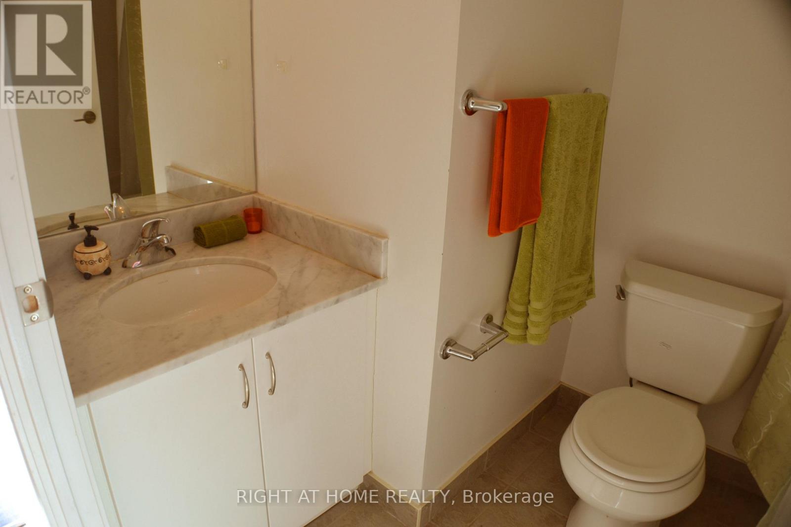 2306 - 215 Fort York Boulevard, Toronto, Ontario  M5V 4A2 - Photo 13 - C12889646