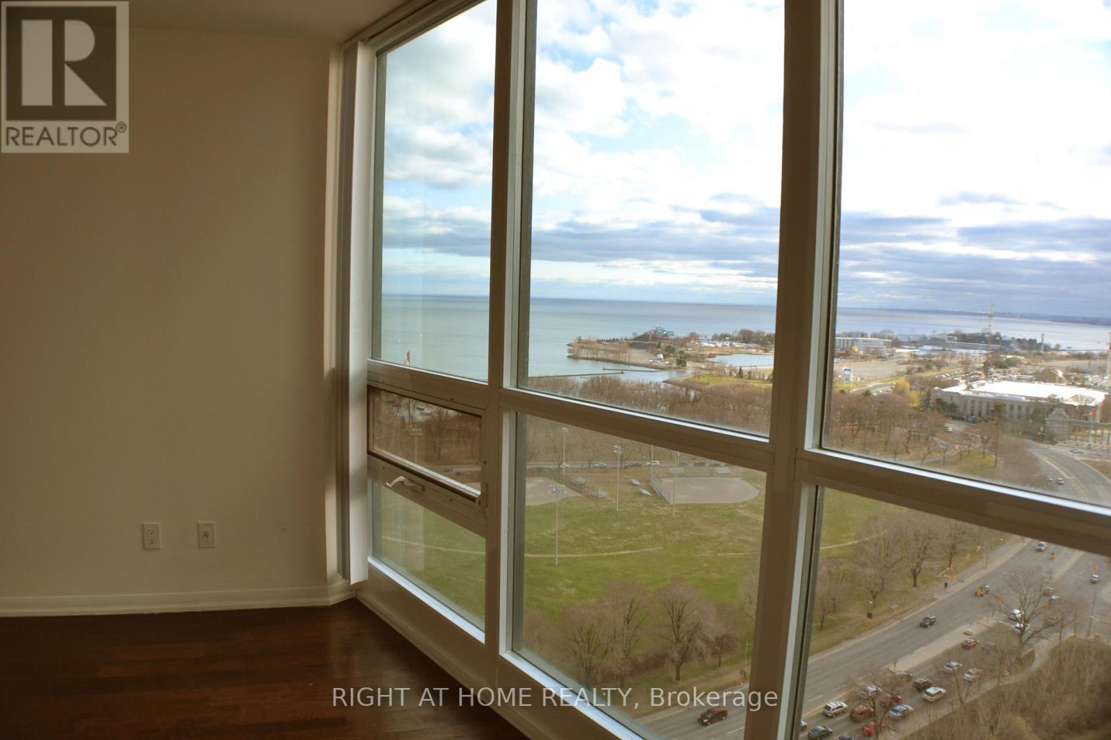 2306 - 215 Fort York Boulevard, Toronto, Ontario  M5V 4A2 - Photo 5 - C12889646