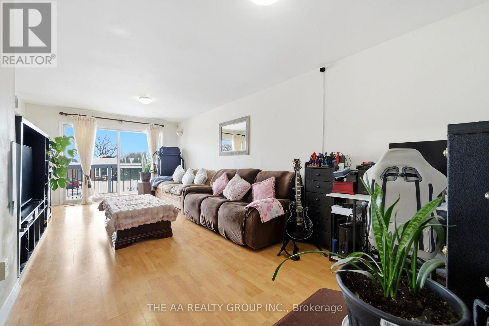 155 Britannia Avenue, Bradford West Gwillimbury, Ontario  L3Z 1A4 - Photo 10 - N12889668