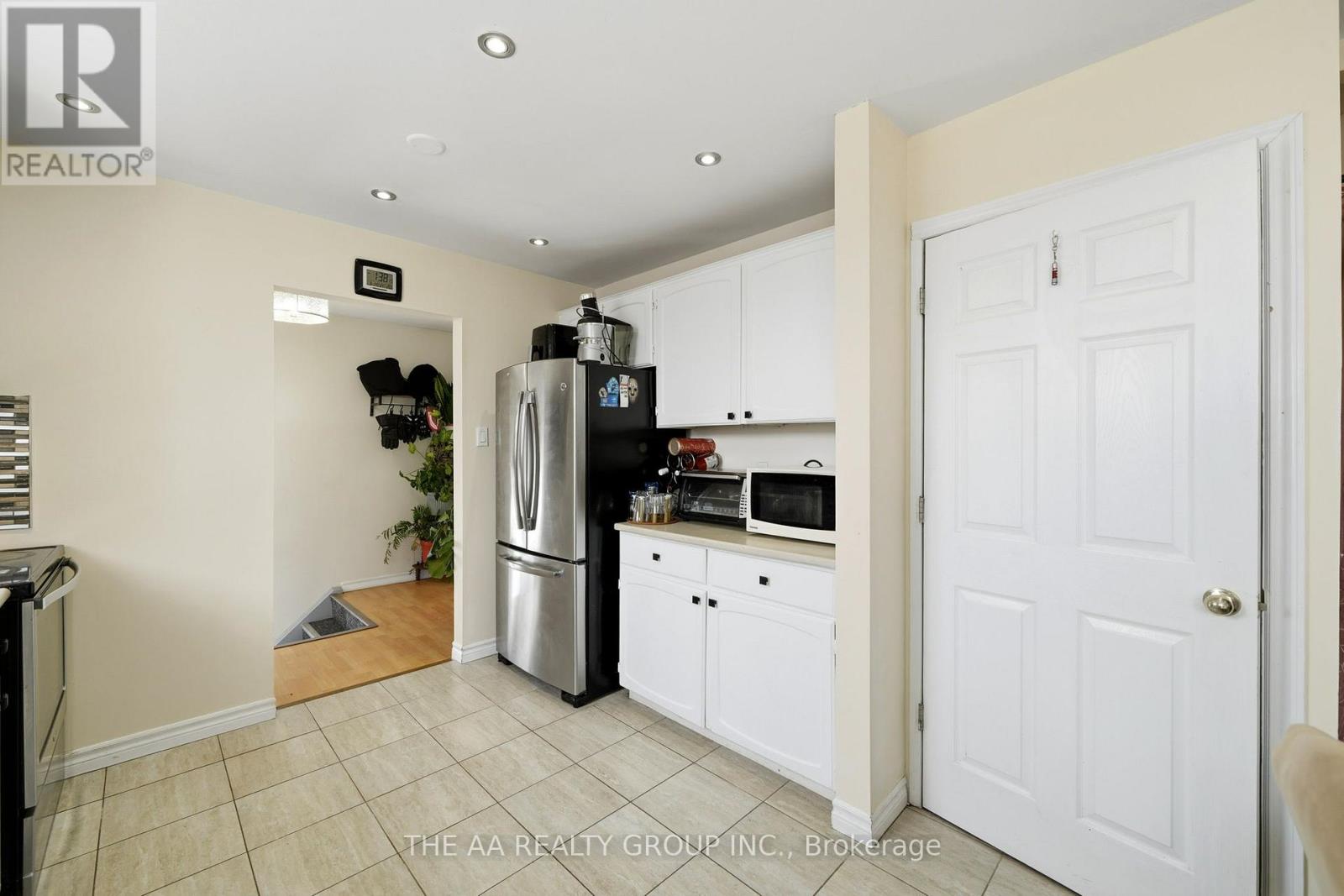 155 Britannia Avenue, Bradford West Gwillimbury, Ontario  L3Z 1A4 - Photo 13 - N12889668