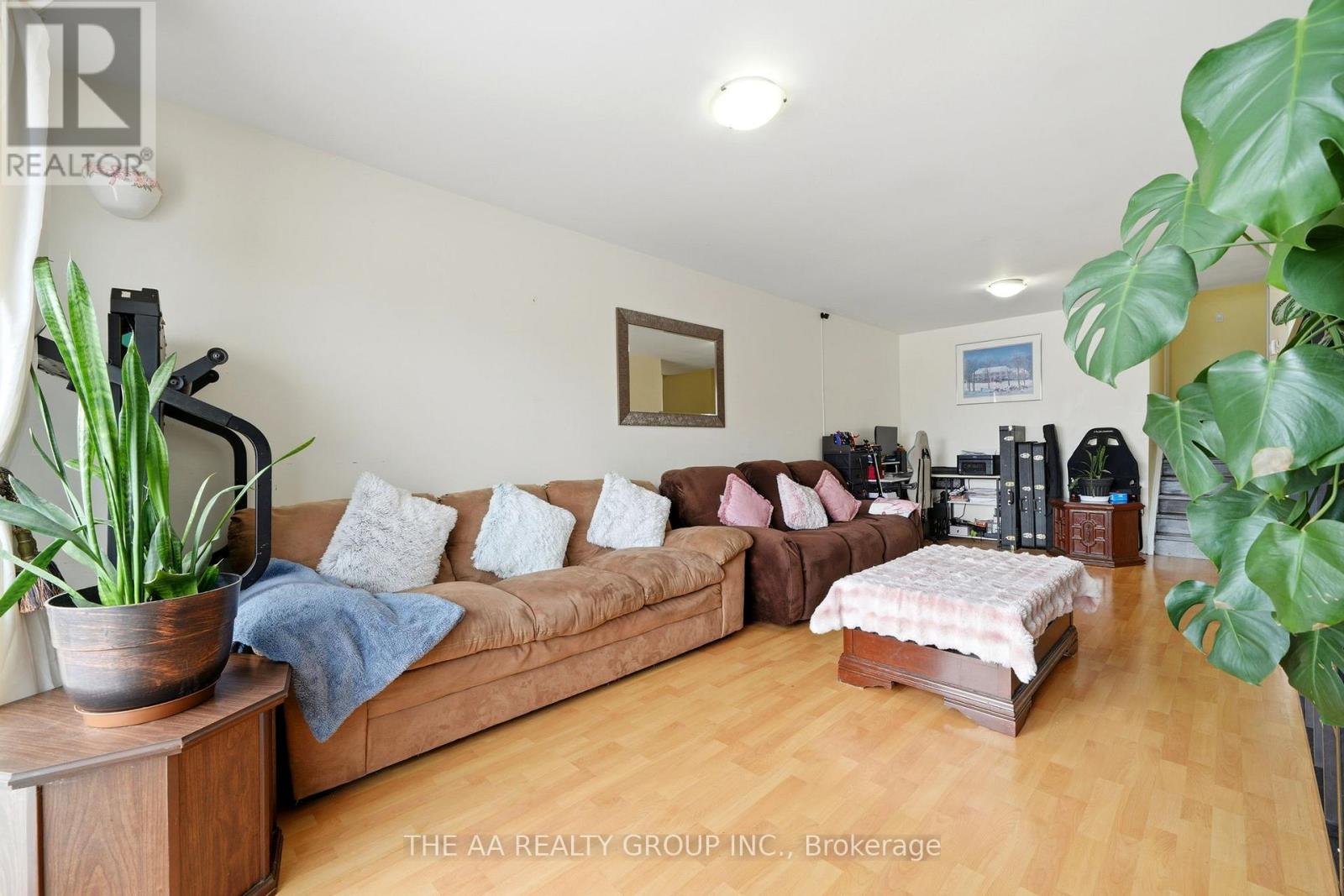 155 Britannia Avenue, Bradford West Gwillimbury, Ontario  L3Z 1A4 - Photo 9 - N12889668