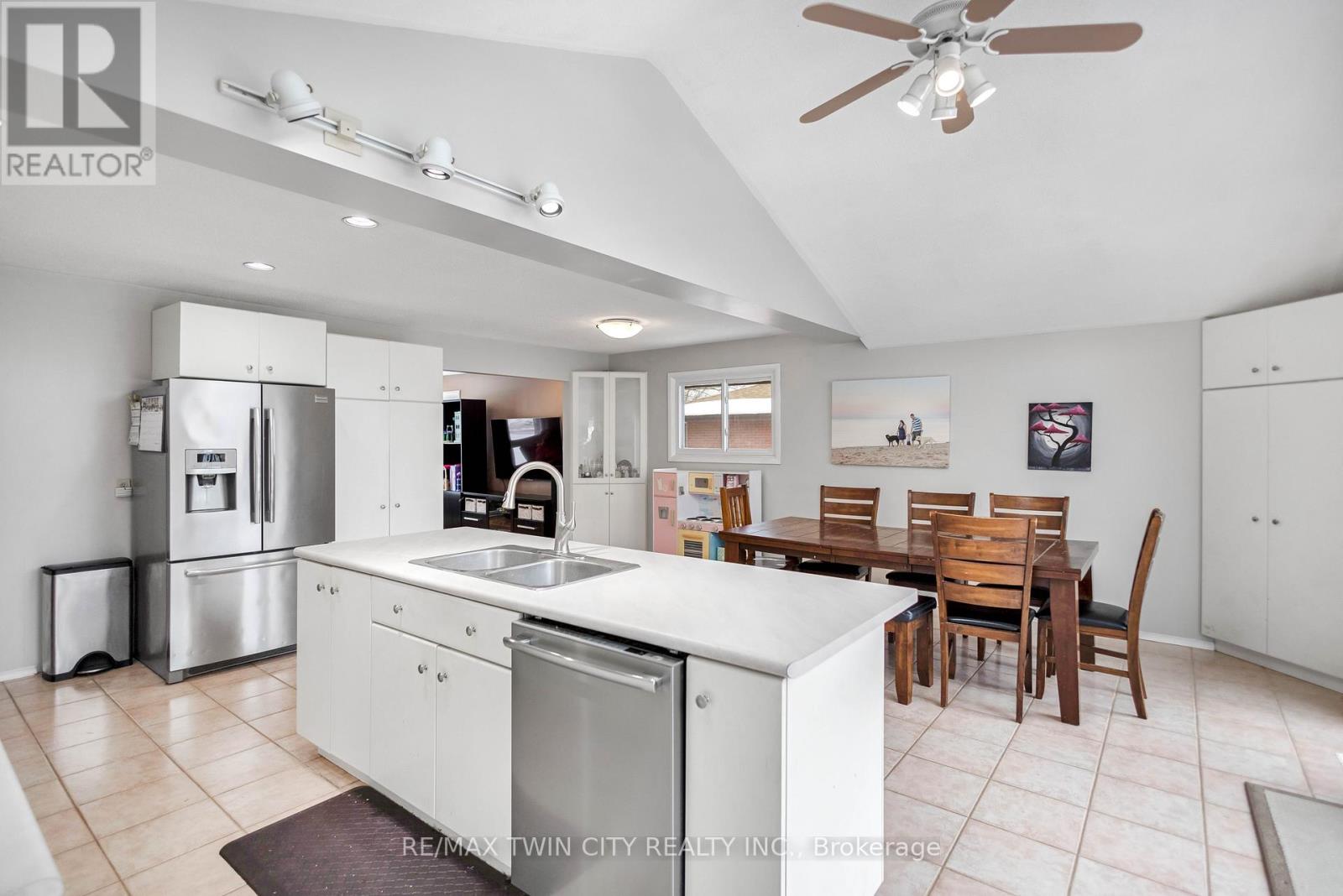 453 Glancaster Road, Hamilton, Ontario  L0R 1W0 - Photo 11 - X12796154