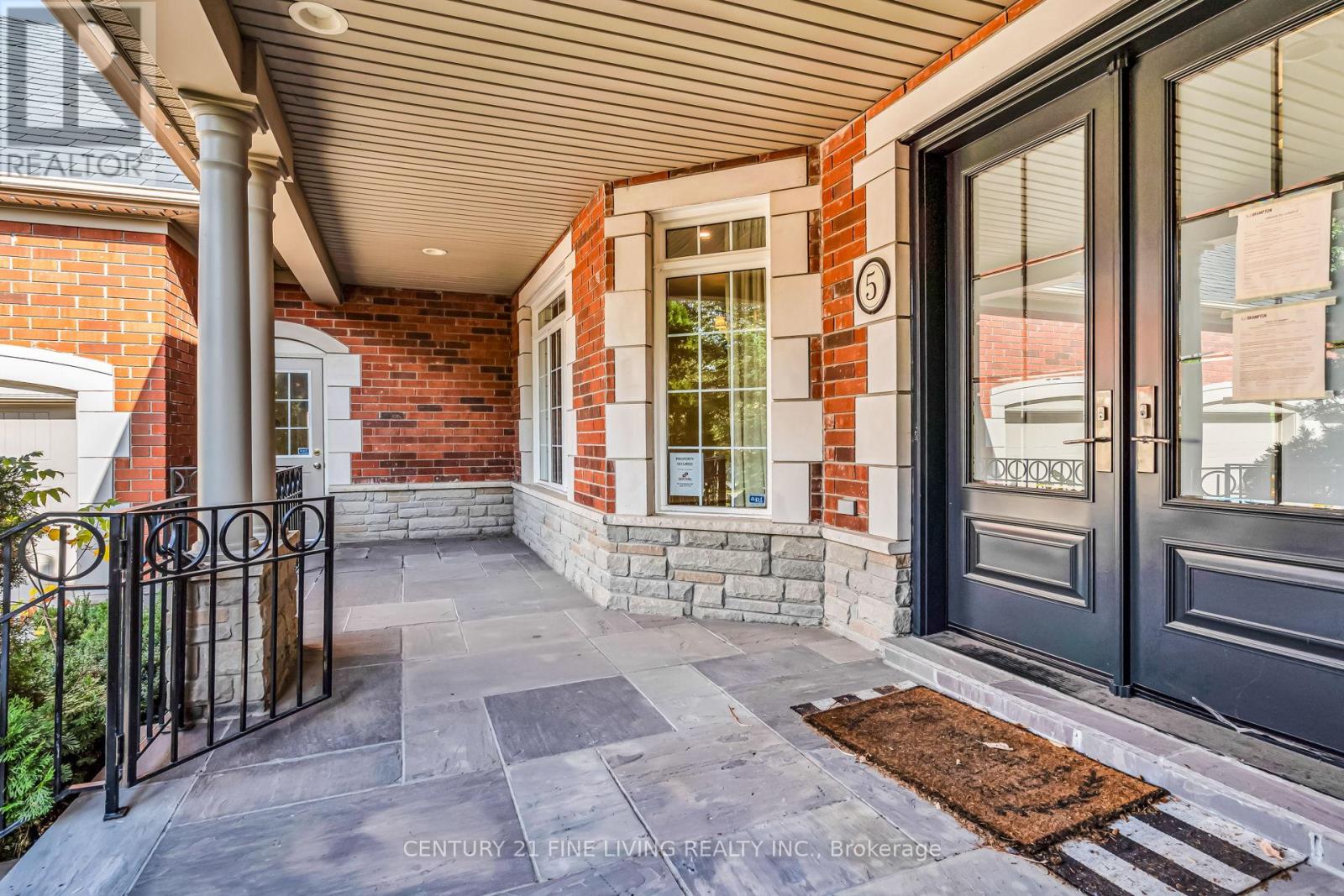 5 Classic Drive, Brampton, Ontario  L6Y 5G9 - Photo 3 - W12889220