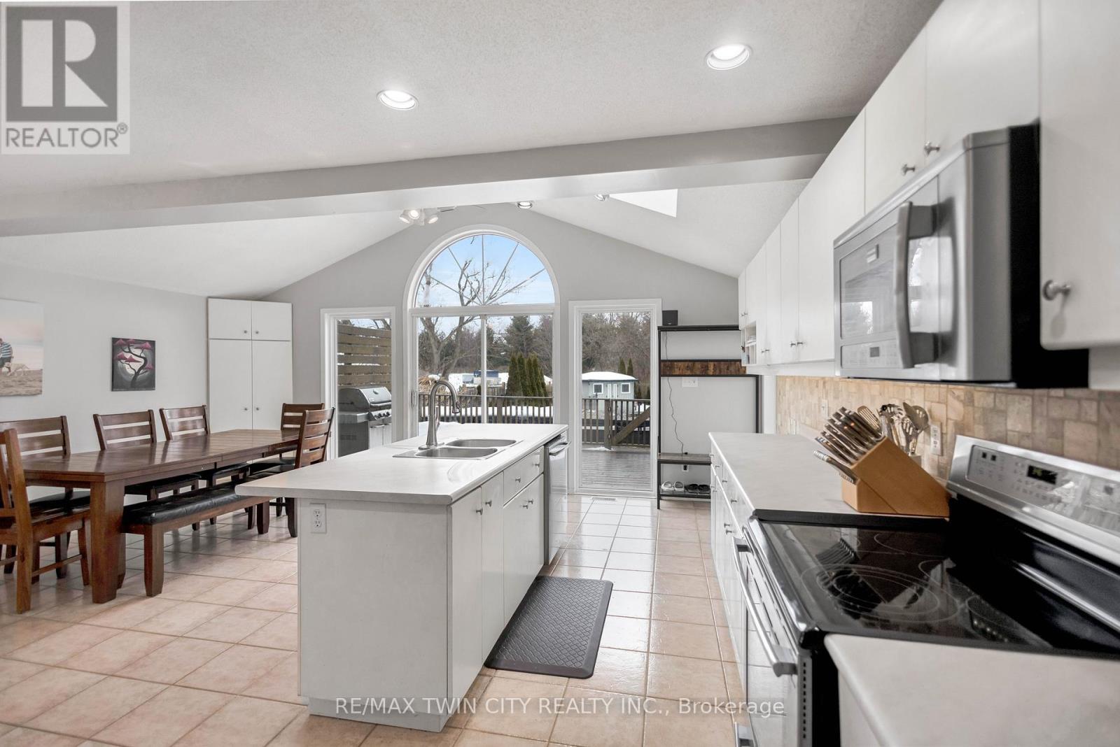 453 Glancaster Road, Hamilton, Ontario  L0R 1W0 - Photo 9 - X12796154