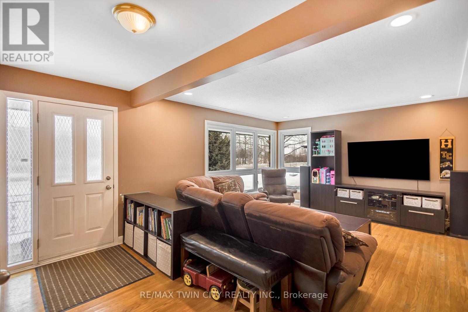 453 Glancaster Road, Hamilton, Ontario  L0R 1W0 - Photo 5 - X12796154