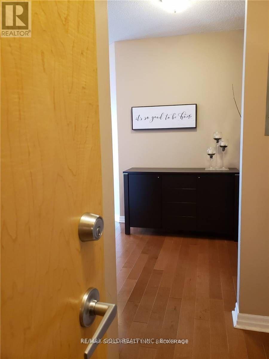 2102 - 220 Burnhamthorpe Road, Mississauga, Ontario  L5B 4N4 - Photo 3 - W12889688