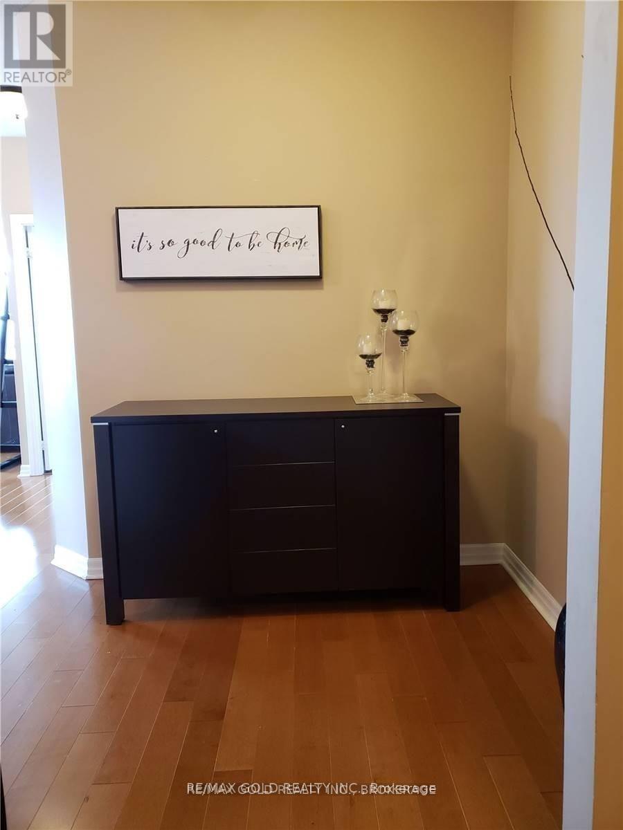 2102 - 220 Burnhamthorpe Road, Mississauga, Ontario  L5B 4N4 - Photo 4 - W12889688