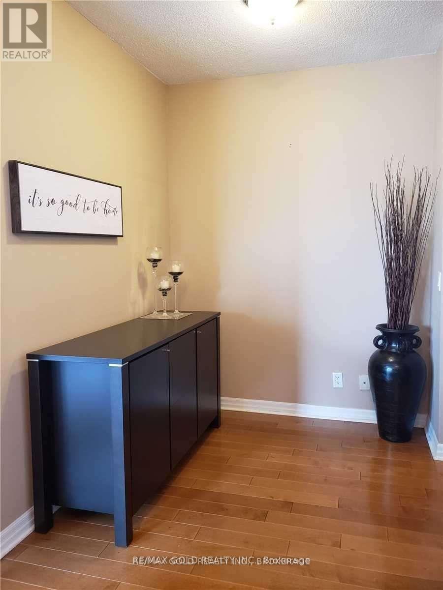 2102 - 220 Burnhamthorpe Road, Mississauga, Ontario  L5B 4N4 - Photo 5 - W12889688