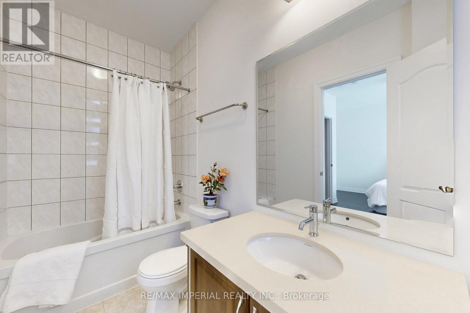 211 Touch Gold Crescent, Aurora, Ontario  L4G 3X4 - Photo 35 - N12883012