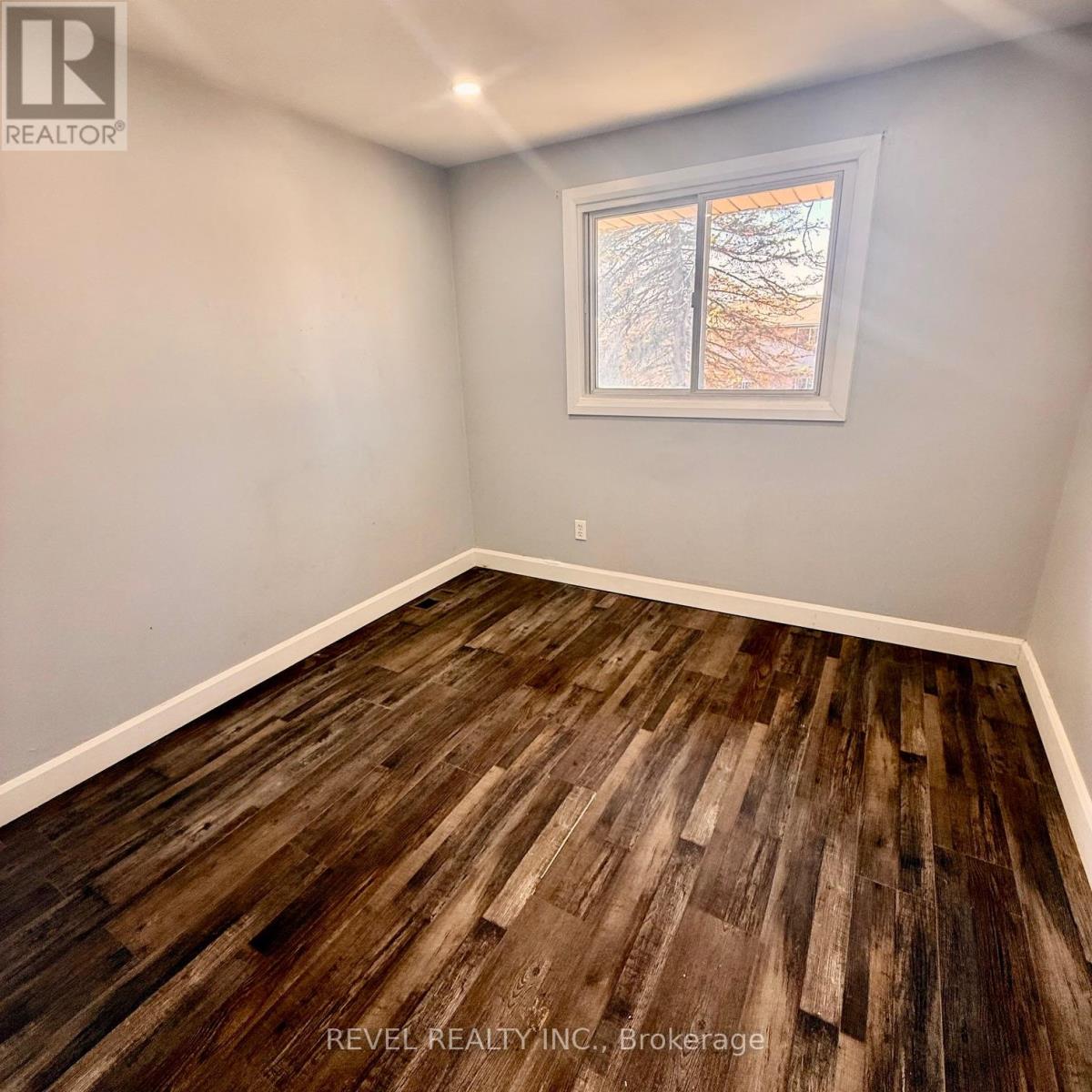 873 Southdale Road E, London South (South Y), Ontario  N6E 1V7 - Photo 13 - X12889716