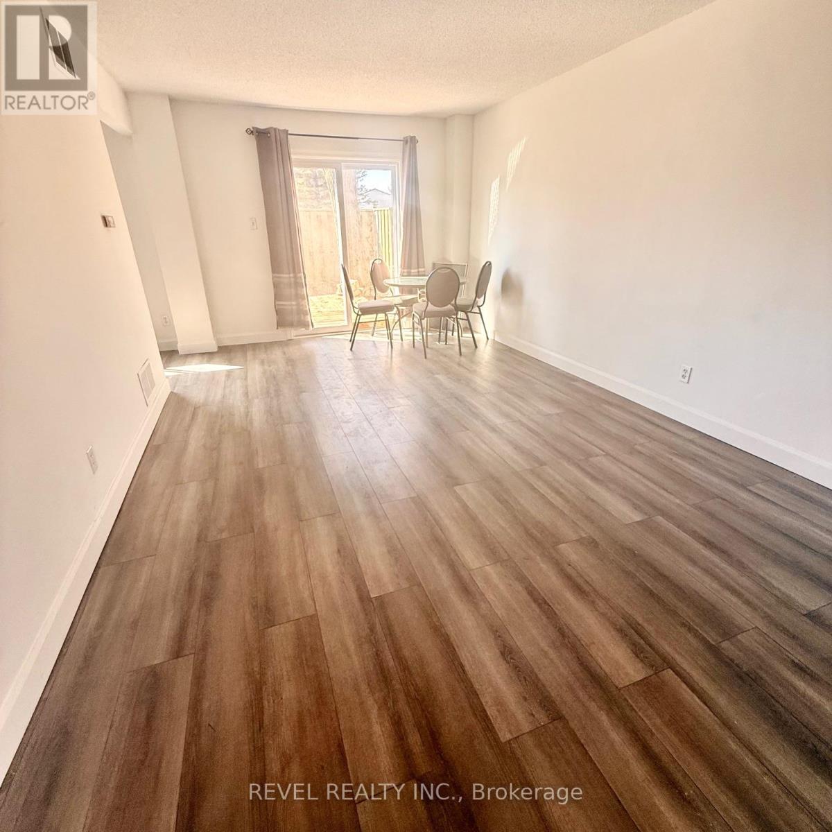 873 Southdale Road E, London South (South Y), Ontario  N6E 1V7 - Photo 4 - X12889716