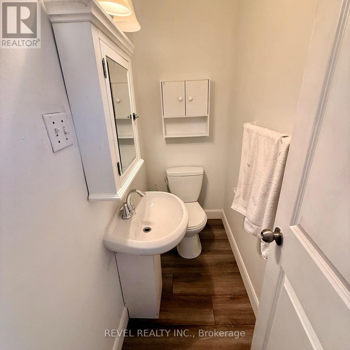 873 Southdale Road E, London South (South Y), Ontario  N6E 1V7 - Photo 7 - X12889716