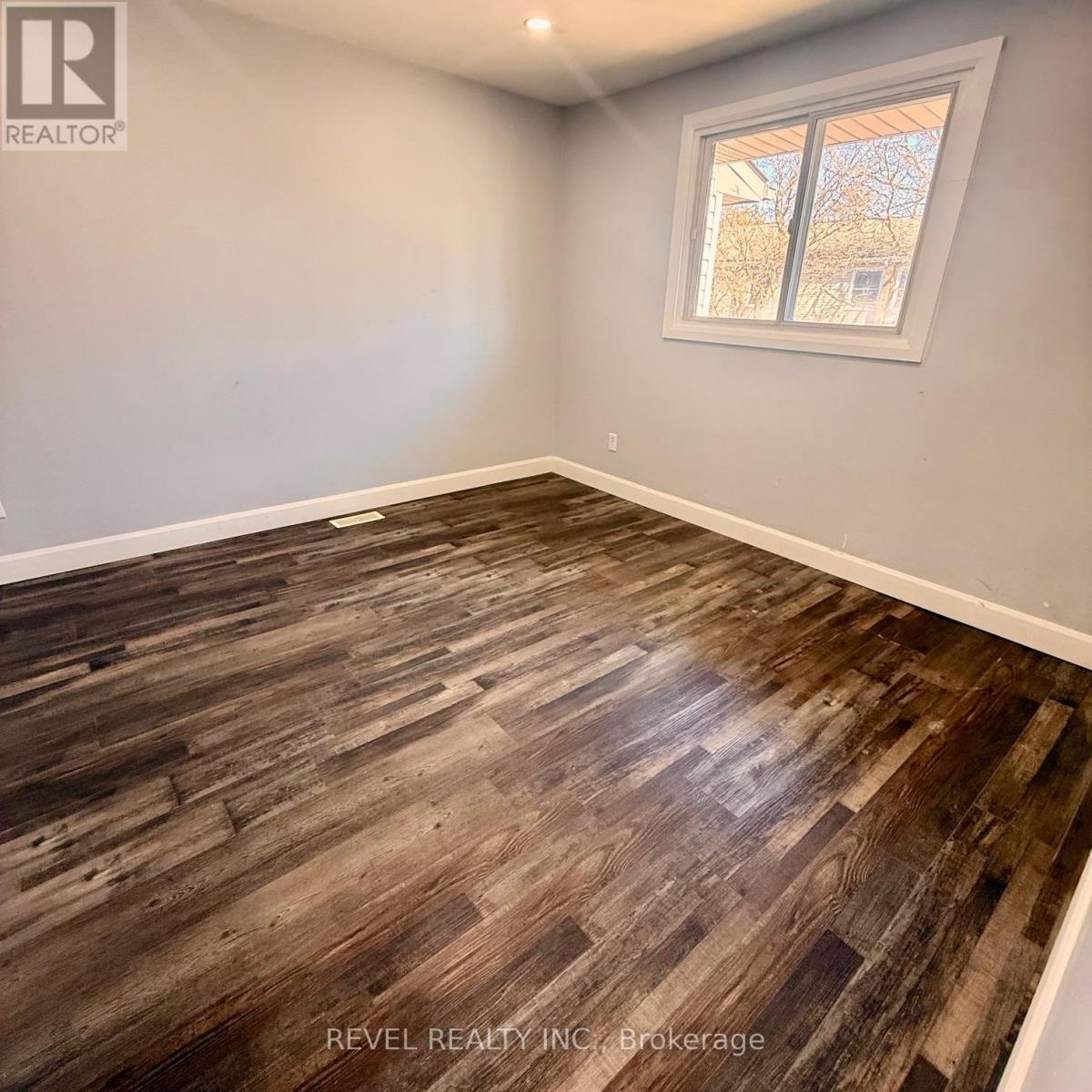 873 Southdale Road E, London South (South Y), Ontario  N6E 1V7 - Photo 9 - X12889716