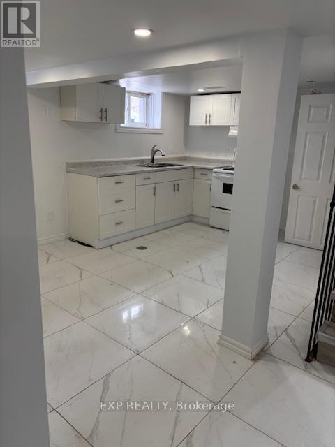 Lower - 304 Frontenac Avenue S, Ottawa, Ontario  K1L 6K9 - Photo 3 - X12889708