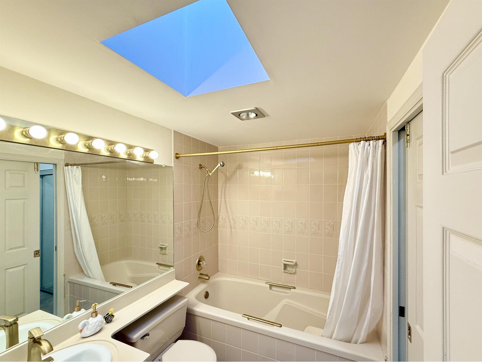 301 15300 17 Avenue, Surrey, British Columbia  V4A 8Y6 - Photo 11 - R3080905