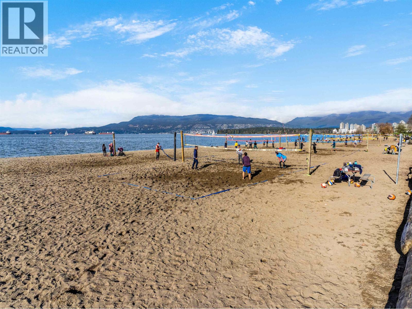 Listing Picture 7 of 10 : 2570 W 2ND AVENUE, Vancouver / 溫哥華 - 魯藝地產 Yvonne Lu Group - MLS Medallion Club Member