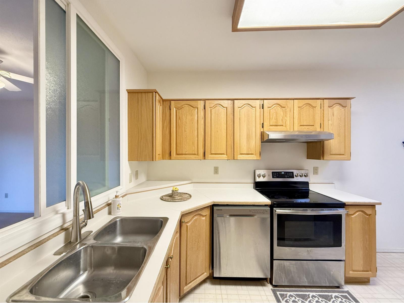 301 15300 17 Avenue, Surrey, British Columbia  V4A 8Y6 - Photo 15 - R3080905