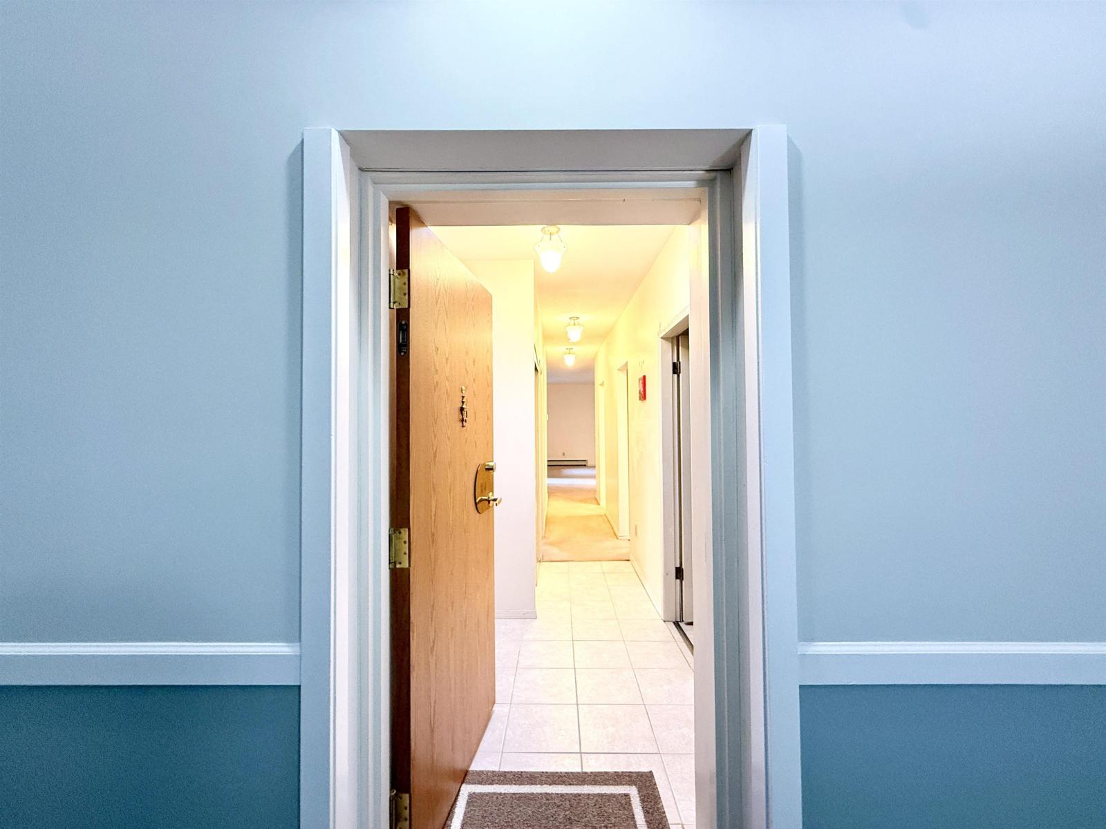 301 15300 17 Avenue, Surrey, British Columbia  V4A 8Y6 - Photo 3 - R3080905