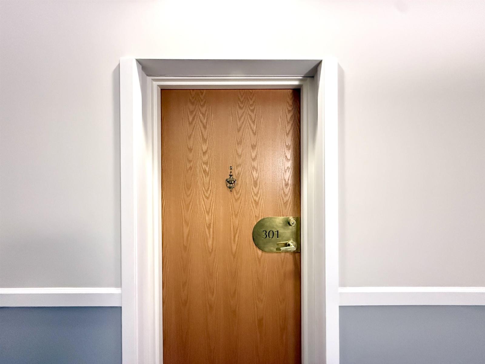 301 15300 17 Avenue, Surrey, British Columbia  V4A 8Y6 - Photo 2 - R3080905