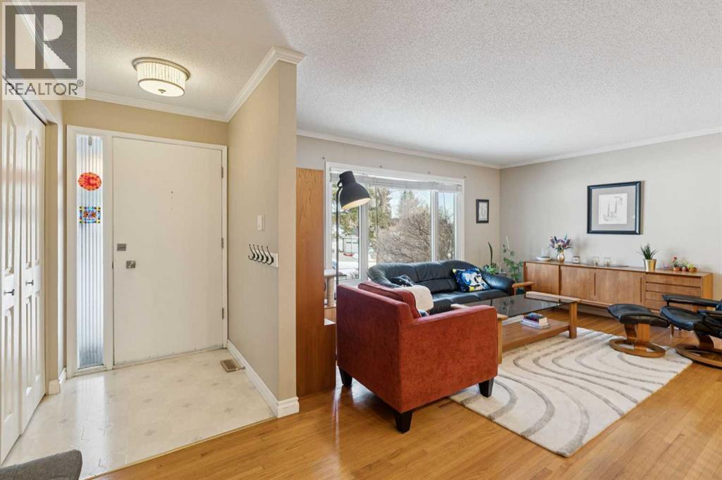 9724 Oakhill Drive Sw, Calgary, Alberta  T2V 3W5 - Photo 2 - A2290571