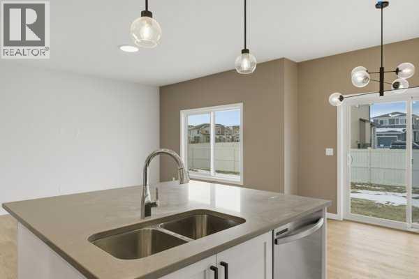 213 Bayview Park Sw, Airdrie, Alberta  T4B 4G2 - Photo 12 - A2292119