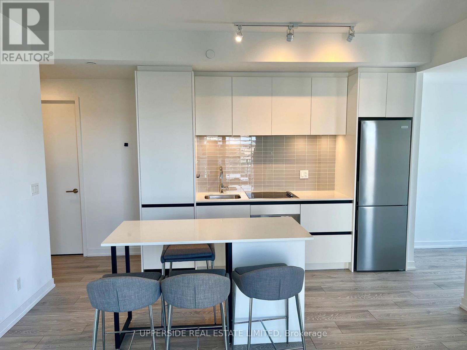 C504 - 8 Beverley Glen Boulevard, Vaughan, Ontario L6A 0M6 - Photo 4 - N12746634