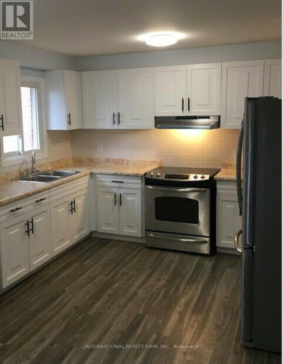 (Main) - 43 Quaker Ridge Road, Vaughan, Ontario  L4K 2E5 - Photo 2 - N12889700